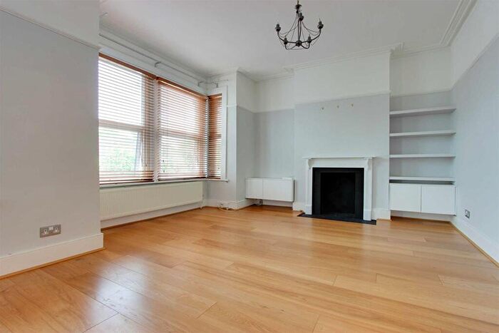 2 Bedroom Flat To Rent In Fyfield Road, Enfield, EN1