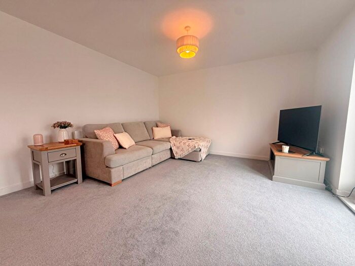 2 Bedroom Flat To Rent In Howley Avenue, Morley, Leeds, LS27