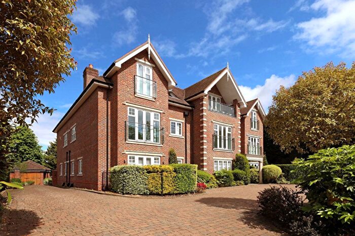 2 Bedroom Flat For Sale In Station Road, Beaconsfield, Buckinghamshire, HP9