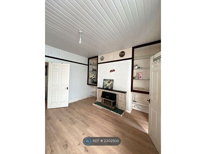 2 Bedroom Flat To Rent In Mendip Road, Weston-Super-Mare, BS23