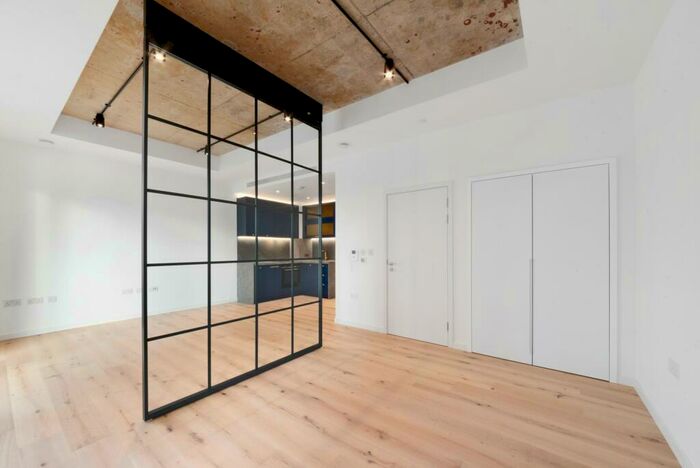 Apartment To Rent In Dulke House, Goodluck Hope, London, E14