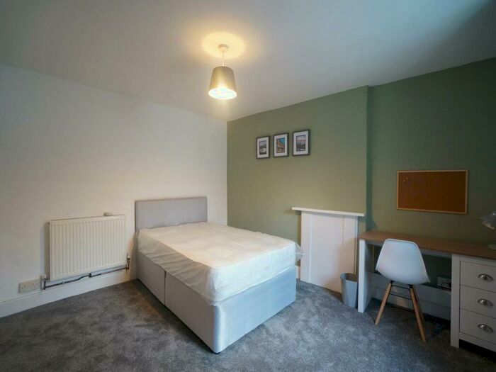 2 Bedroom House To Rent In Hill Street, Bangor, Gwynedd, LL57