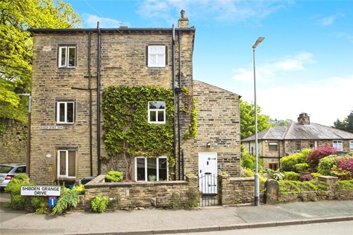3 Bedroom End Of Terrace House For Sale In Shibden Grange Drive, Halifax, West Yorkshire, HX3