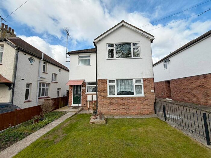 2 Bedroom Flat To Rent In Tankerville Drive, Leigh-On-Sea, SS9