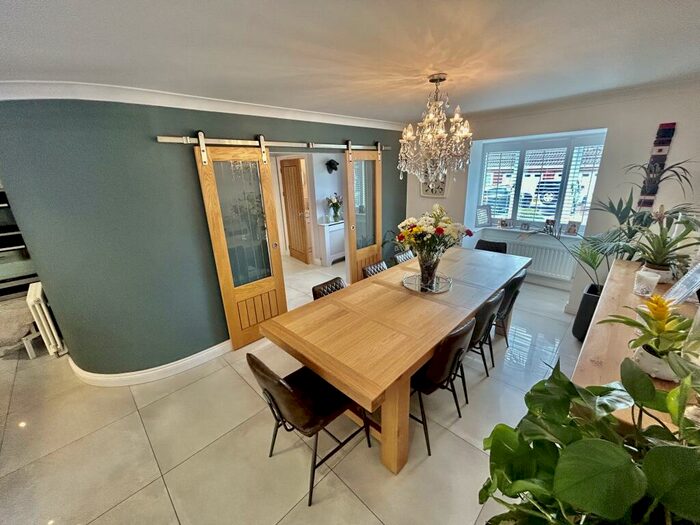 4 Bedroom Detached House For Sale In Gilfach Road, Tonyrefail, Porth, Mid Glamorgan., CF39