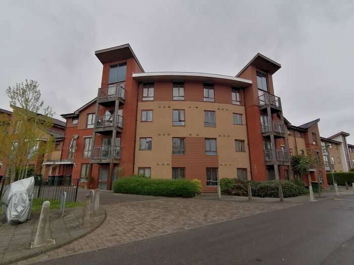 2 Bedroom Flat To Rent In Commonwealth Drive, Crawley, RH10