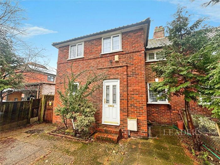 Terraced House To Rent In Rowden Road, Epsom, Surrey, KT19