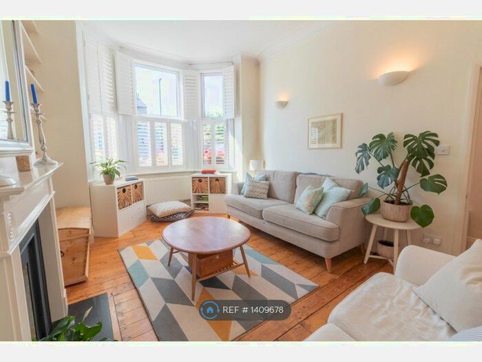 2 Bedroom Flat To Rent In Thurlby Road, London, SE27