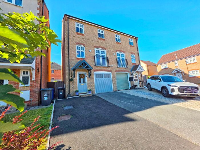 4 Bedroom Semi Detached House For Sale In Redhill Court, Barnsley, S75