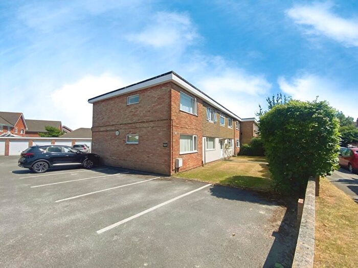 2 Bedroom Flat To Rent In Church Road, Warsash, SO31