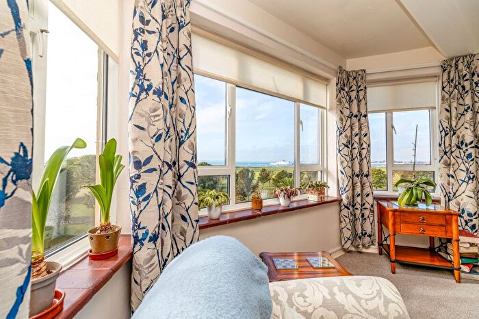 2 Bedroom Flat For Sale In Clarence Parade, Queen's Keep Clarence Parade, PO5