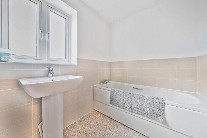 4 Bedroom Detached House For Sale In Silks Way, Andover, SP11
