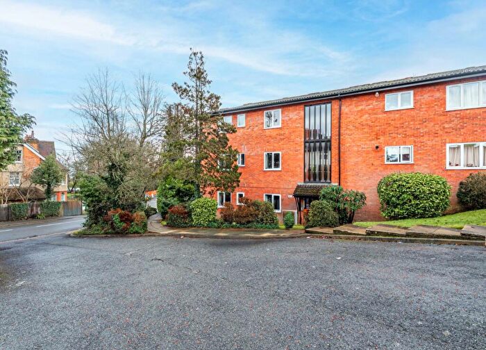 2 Bedroom Apartment For Sale In Battlefield Road, St. Albans, Hertfordshire, AL1