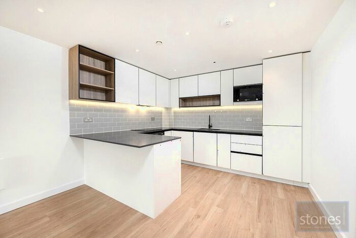 3 Bedroom Apartment To Rent In Beaufort Square, London, NW9