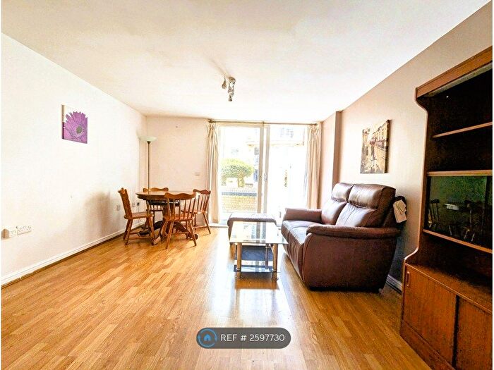 2 Bedroom Flat To Rent In Highfield Road, Feltham, TW13