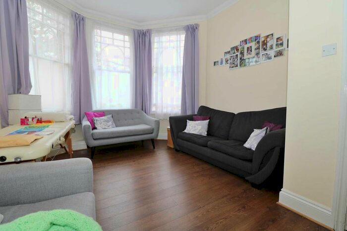 2 Bedroom Flat To Rent In Seymour Road, London, N8
