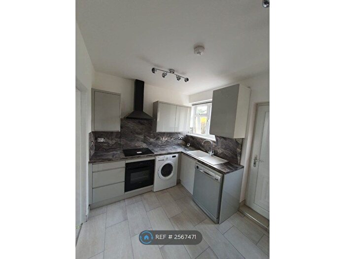 3 Bedroom Semi-Detached House To Rent In Hyde View Road, Harpenden, AL5