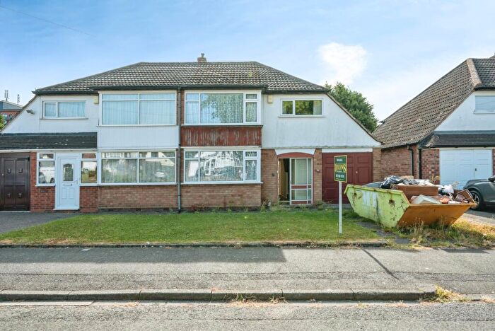 3 Bedroom Semi-Detached House For Sale In Fairbourne Avenue, Rowley Regis, West Midlands, B65