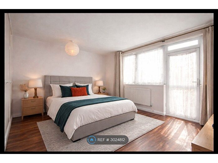 Studio To Rent In London, London, E14