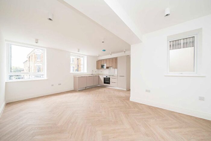 2 Bedroom Flat For Sale In Elfin Grove, Teddington, TW11