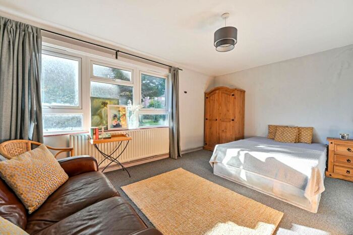 3 Bedroom Flat To Rent In Penrhyn Road, Kingston, Kingston Upon Thames, KT1