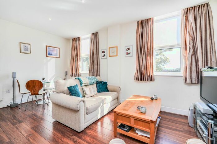 1 Bedroom Flat For Sale In Bromyard Avenue, Acton, W3
