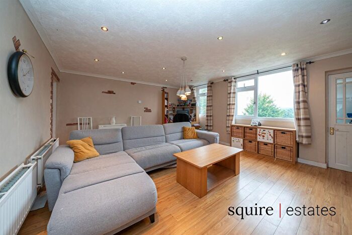 3 Bedroom Maisonette For Sale In East Green, Hemel Hempstead, HP3