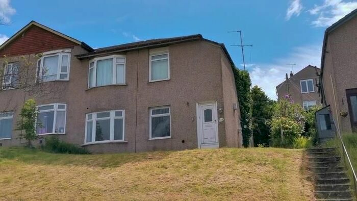 2 Bedroom Flat To Rent In Curtis Avenue, King's Park, Glasgow, G44