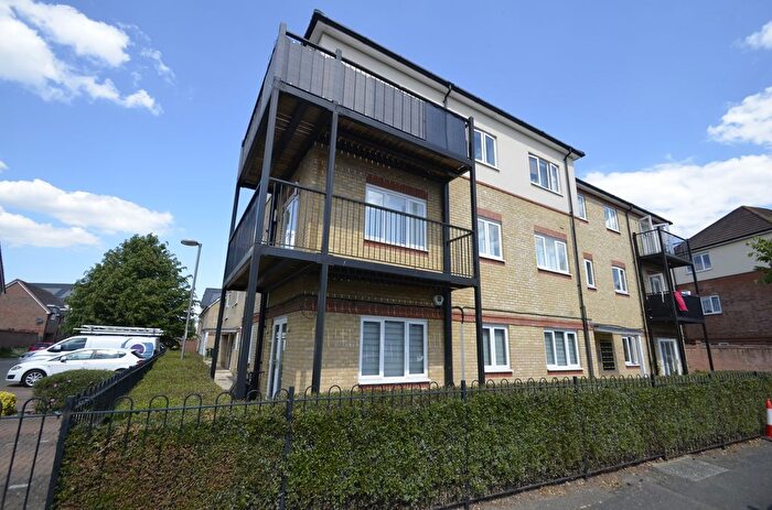 2 Bedroom Flat To Rent In Holywell Way, Staines-Upon-Thames, TW19