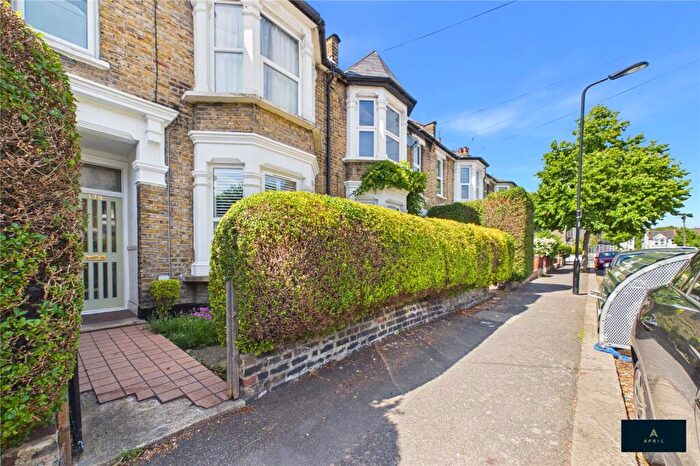 2 Bedroom Apartment To Rent In Newport Road, London, E10