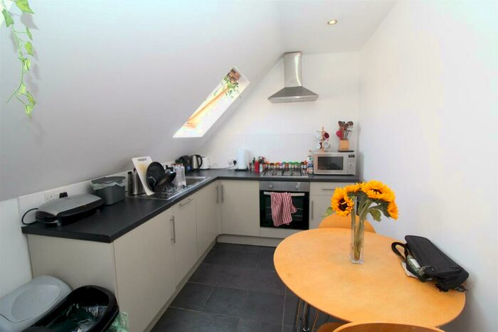 2 Bedroom Flat To Rent In Crwys Road, Cathays, Cardiff, CF24