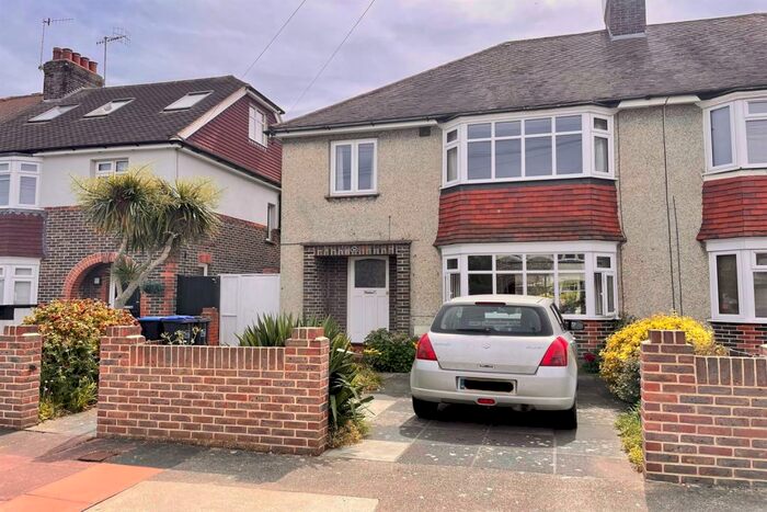 3 Bedroom House To Rent In Livesay Crescent, Worthing, BN14