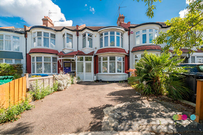 3 Bedroom Terraced House For Sale In Grove Road, London, N12
