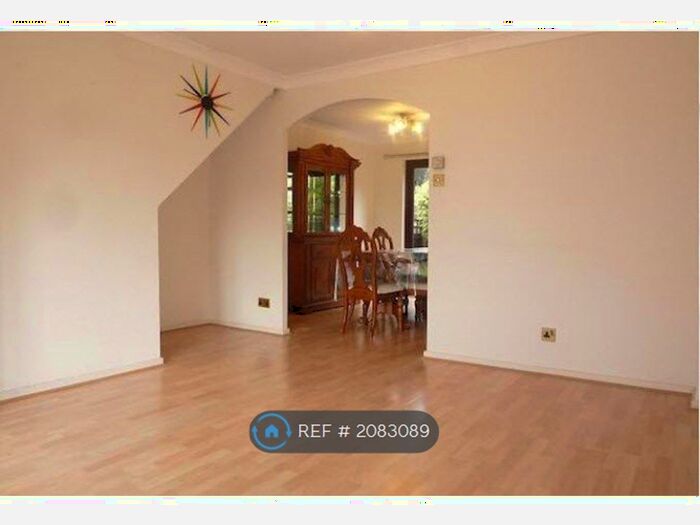 3 Bedroom Semi-Detached House To Rent In Gables Close, London, SE12