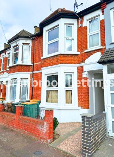 2 Bedroom Flat To Rent In Dickens Road, E6