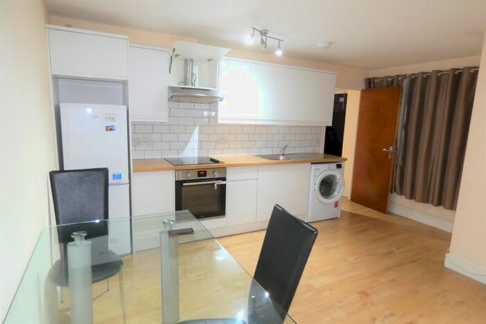 2 Bedroom Detached Bungalow To Rent In Pinewood Lodge, Speart Lane, Hounslow TW5