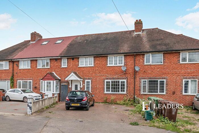 4 Bedroom House To Rent In Simms Close, Carshalton, SM5