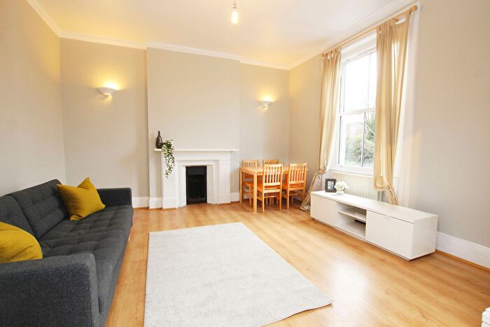 2 Bedroom Flat To Rent In Brixton Hill, London, SW2