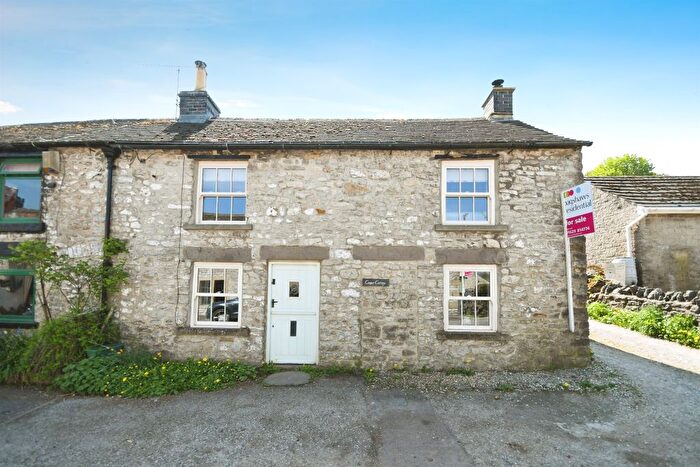 2 Bedroom Property For Sale In Main Street, Taddington, Buxton, SK17