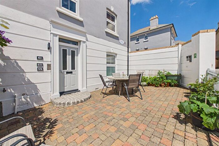 2 Bedroom Flat For Sale In Bezant Place, Pentire, Newquay, TR7