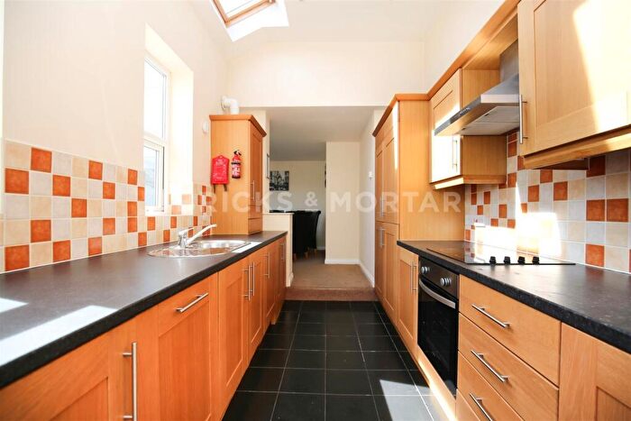 6 Bedroom Maisonette To Rent In (£pppw) Holmwood Grove, Jesmond, Newcastle Upon Tyne, NE2