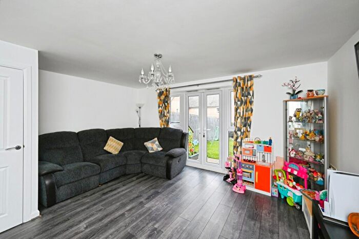 3 Bedroom End Of Terrace House For Sale In Gressingham Close, Forest Town, Mansfield, Nottinghamshire, NG19