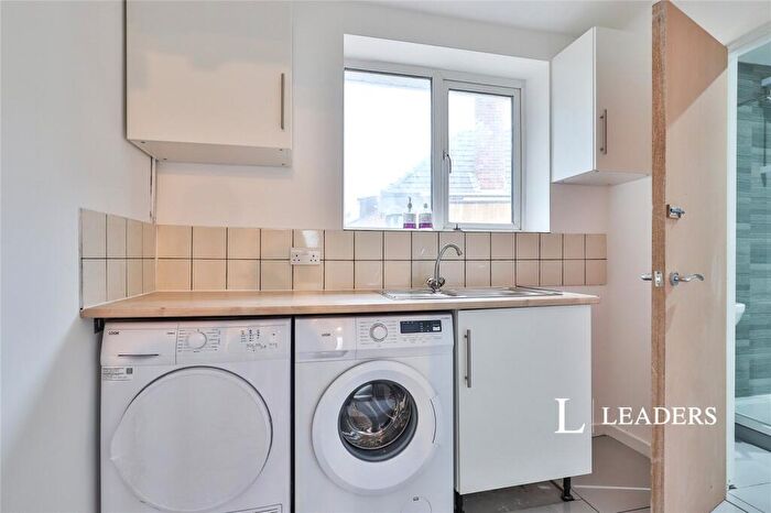 1 Bedroom Detached House To Rent In Blandford Road, BH15