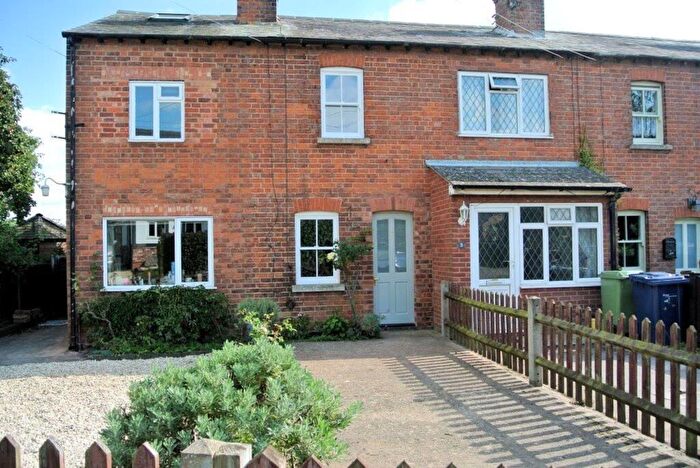 2 Bedroom Cottage To Rent In Stanleigh Terrace, Maisemore, GL2