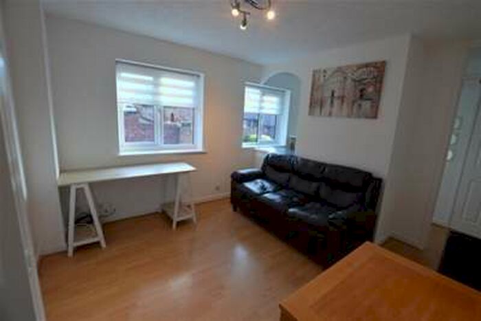 1 Bedroom Flat To Rent In St Johns Chase, Wakefield, WF1