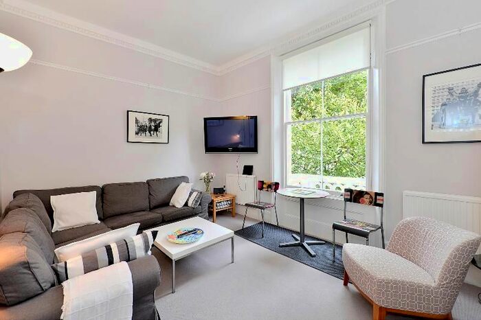 2 Bedroom Flat To Rent In Lime Grove, London, W12