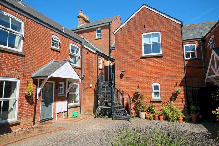 2 Bedroom Flat To Rent In Queens Mews B Queen Street, Lymington, Hampshire, SO41