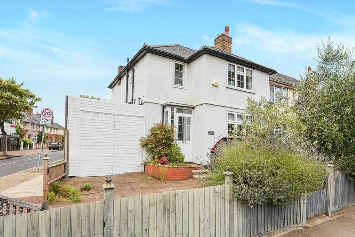 3 Bedroom Terraced House To Rent In Burntwood Lane, London, SW17