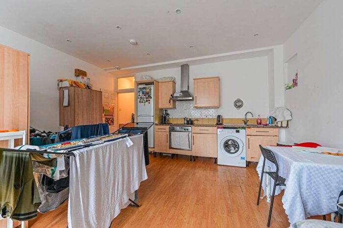 1 Bedroom Flat For Sale In Finches Court Mews, Docklands, London, E14