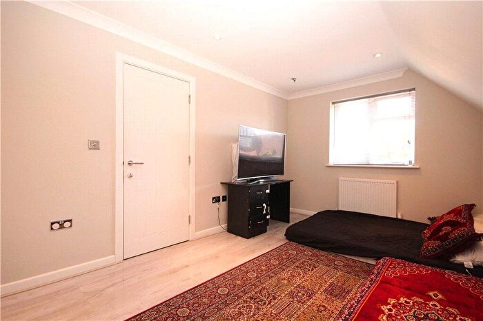 1 Bedroom Detached House To Rent In Aldershot Road, Guildford, Surrey, GU2